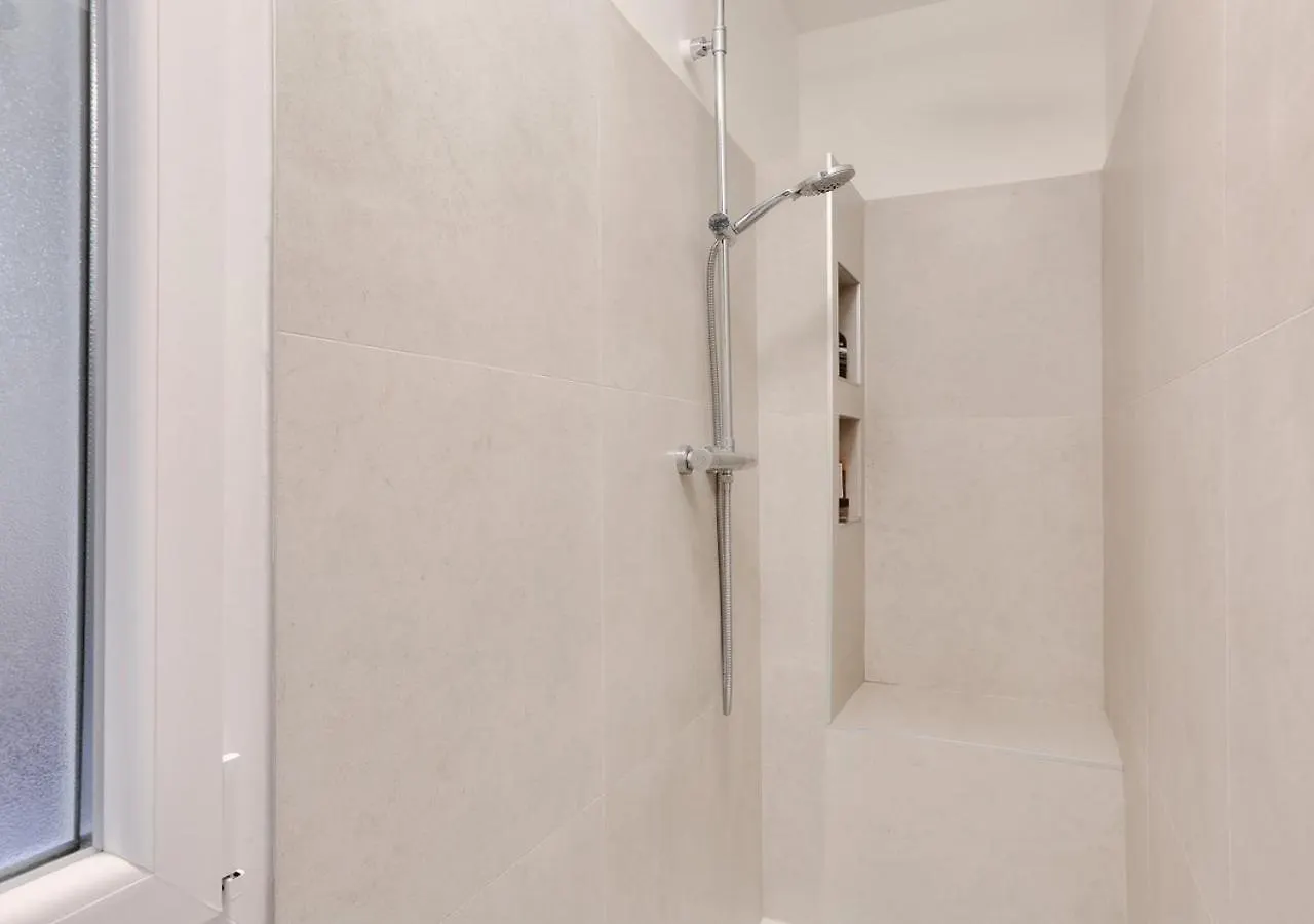 Gorgeous, Bright & Large 1 Bedroom Near Montmartre