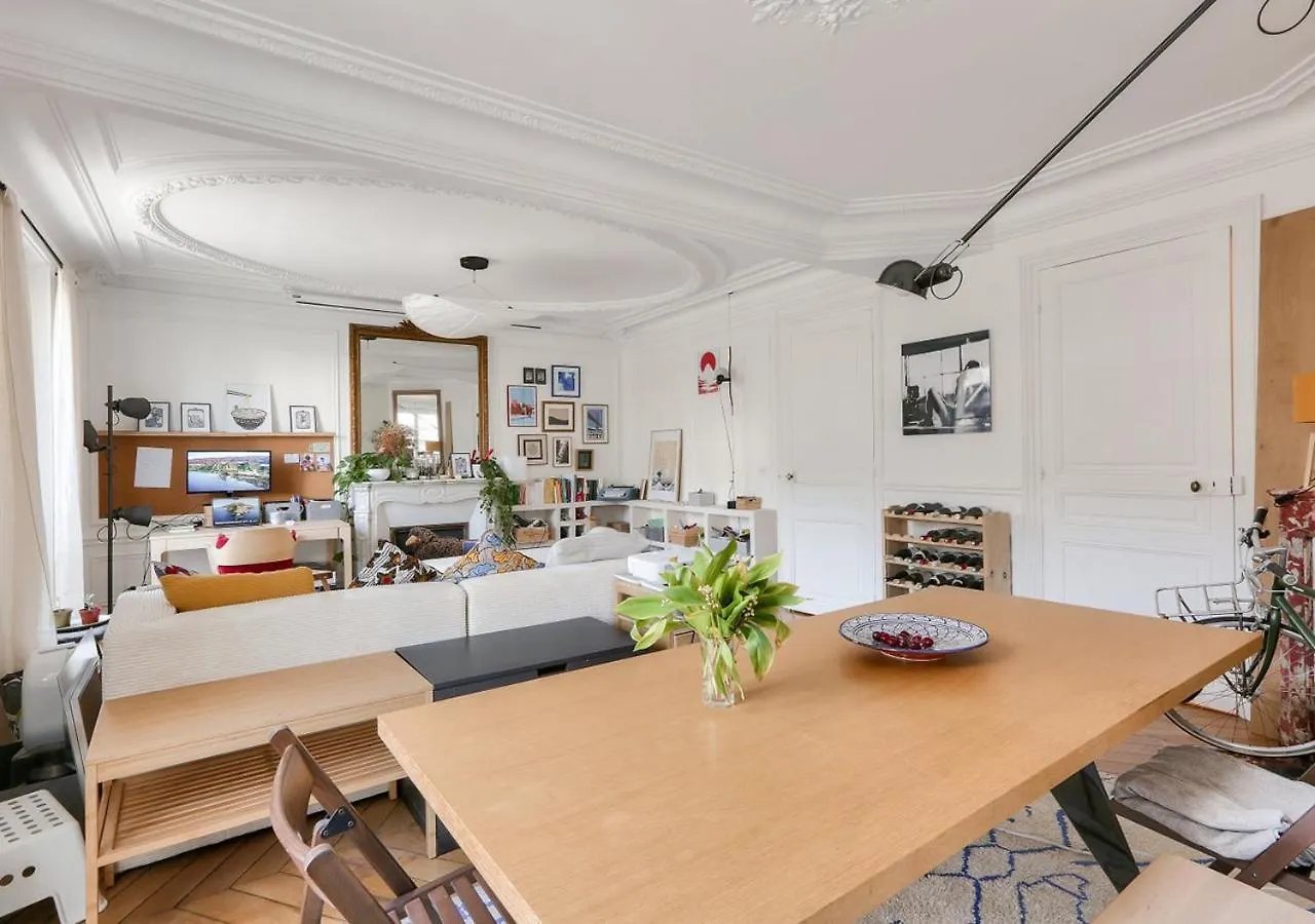 Gorgeous, Bright & Large 1 Bedroom Near Montmartre Lejlighed