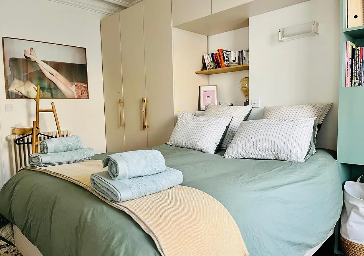شقة Gorgeous, Bright & Large 1 Bedroom Near Montmartre *
